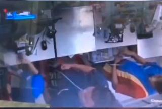 Video Karyawan Perempuan Indomaret Pekanbaru Dipukuli Viral, Warganet Minta Polisi Usut Tuntas