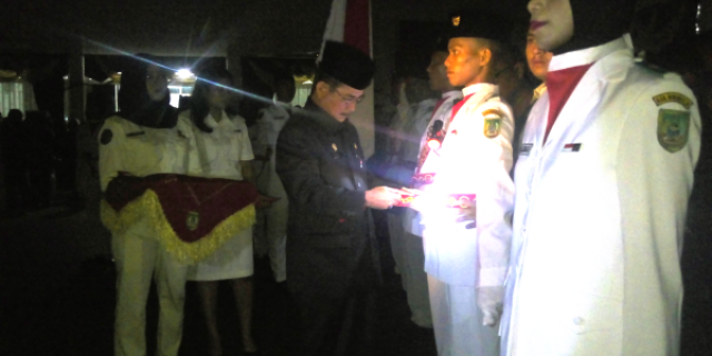 Sekda Surya Arfan Kukuhkan Paskibraka Rohil