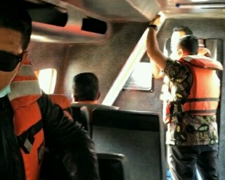 Mendebarkan! Kapal Motor Ditumpangi Anggota DPR RI Terombang Ambing Diseret Ombak 